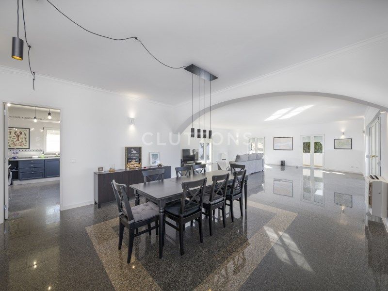 house 10 Rooms for sale on Lagoa (8400)