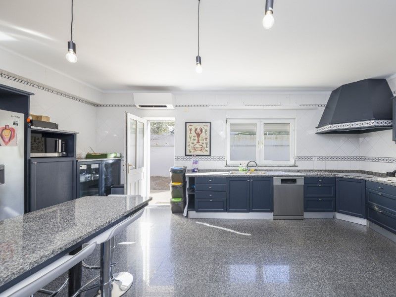 house 10 Rooms for sale on Lagoa (8400) Sale House Lagoa 10 Rooms