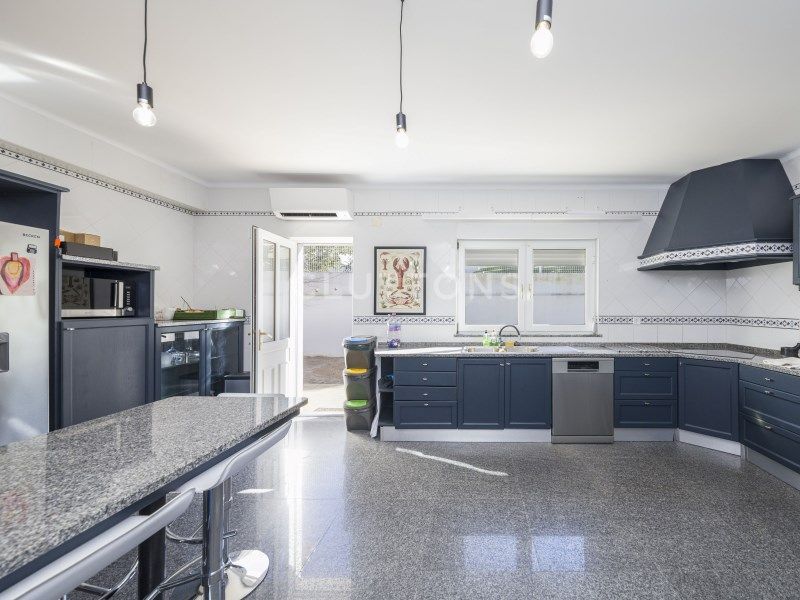 house 10 Rooms for sale on Lagoa (8400)