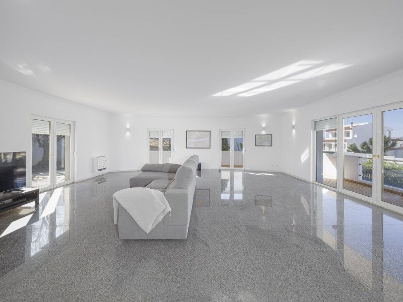 house 10 Rooms for sale on Lagoa (8400)