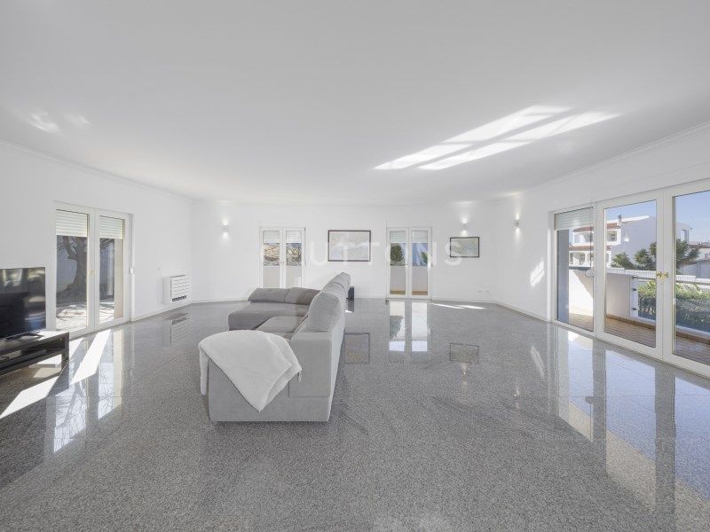 house 10 Rooms for sale on Lagoa (8400)