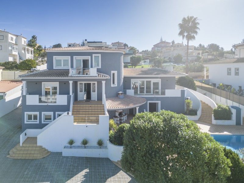 house 10 Rooms for sale on Lagoa (8400)