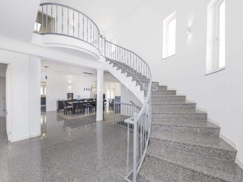 house 10 Rooms for sale on Lagoa (8400)