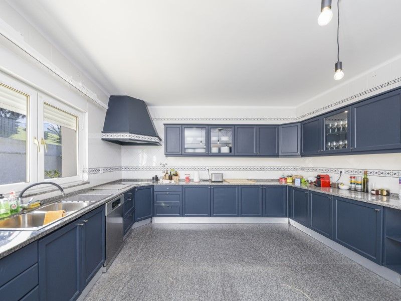 house 10 Rooms for sale on Lagoa (8400)