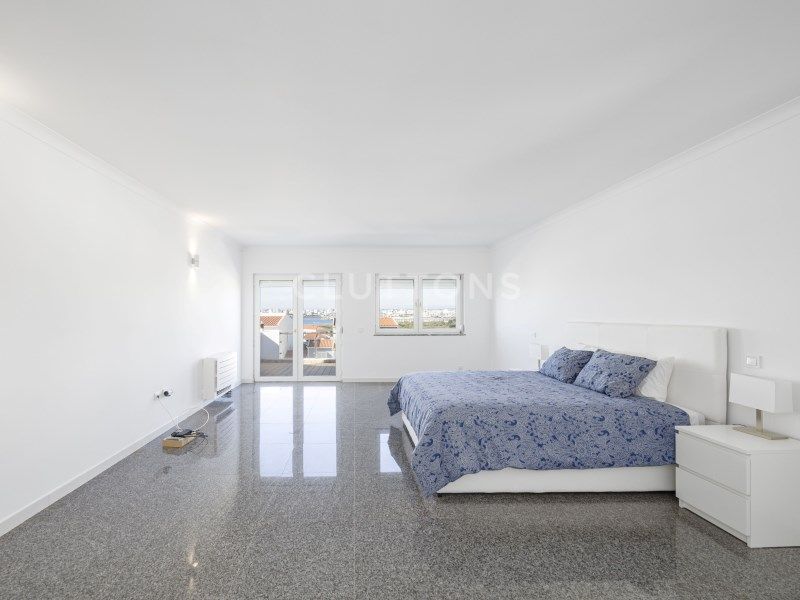 house 10 Rooms for sale on Lagoa (8400)