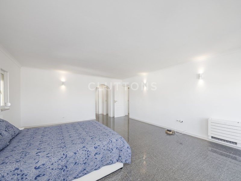 house 10 Rooms for sale on Lagoa (8400)