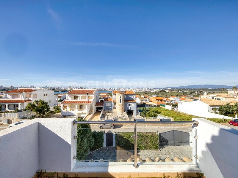 house 10 Rooms for sale on Lagoa (8400)