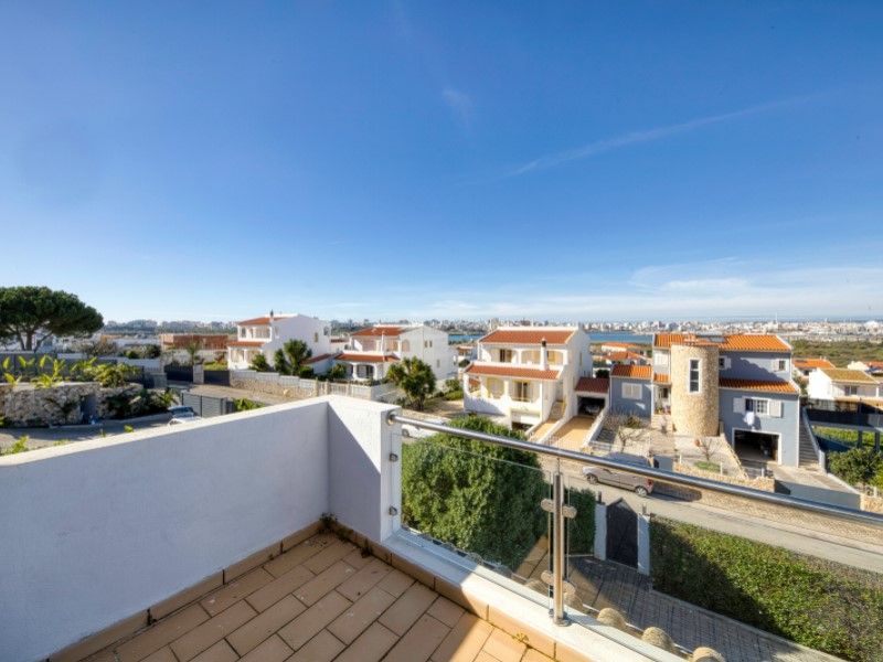 house 10 Rooms for sale on Lagoa (8400)