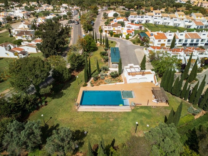 house 7 Rooms for sale on Loulé (8125)