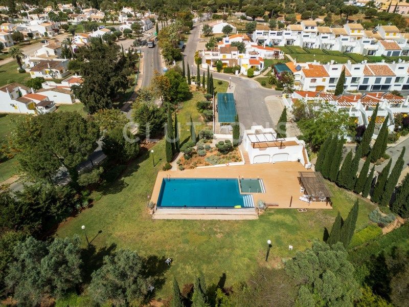 house 7 Rooms for sale on Loulé (8125)