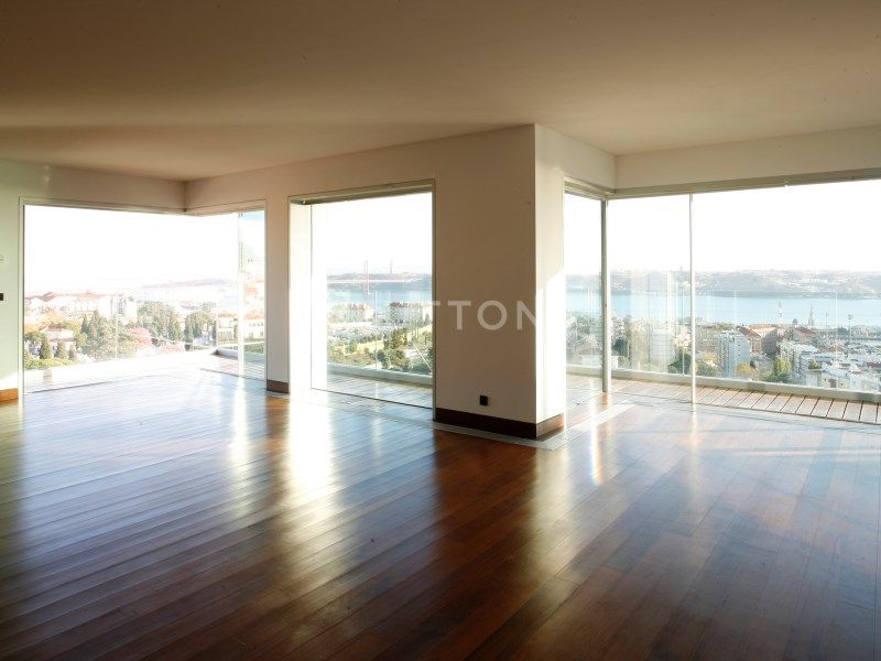 apartment 10 Rooms for sale on Lisboa (1400)