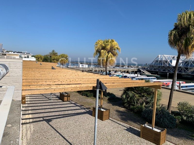 commercial local 2 Rooms for sale on Lisboa (1990)