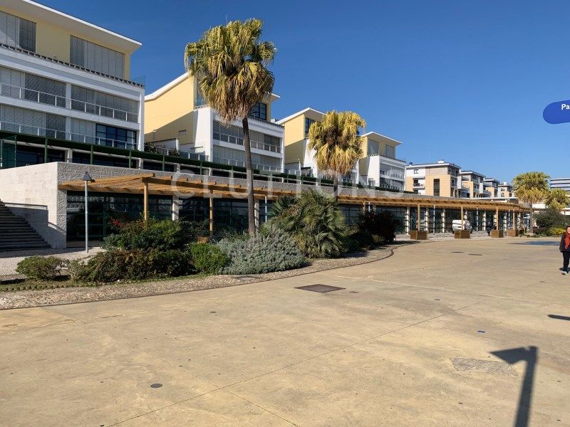 commercial local 2 Rooms for sale on Lisboa (1990)