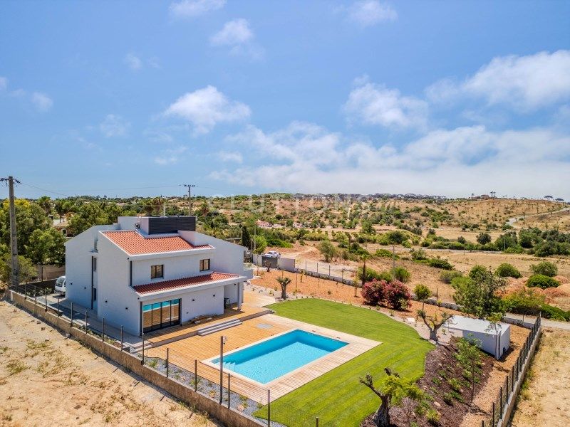 house 10 Rooms for sale on Loulé (8125)