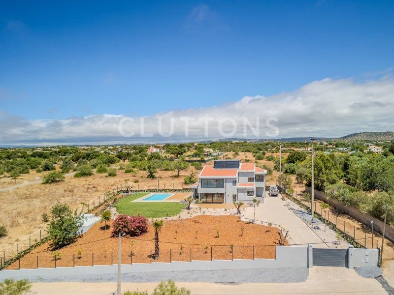 house 10 Rooms for sale on Loulé (8125)