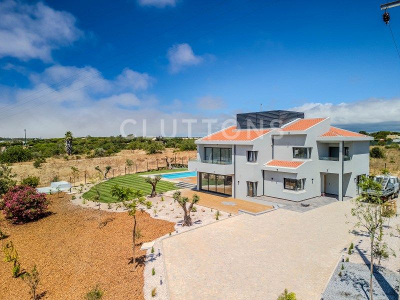 house 10 Rooms for sale on Loulé (8125)