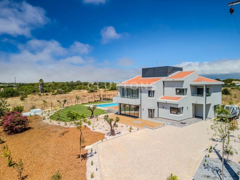 house 10 Rooms for sale on Loulé (8125)