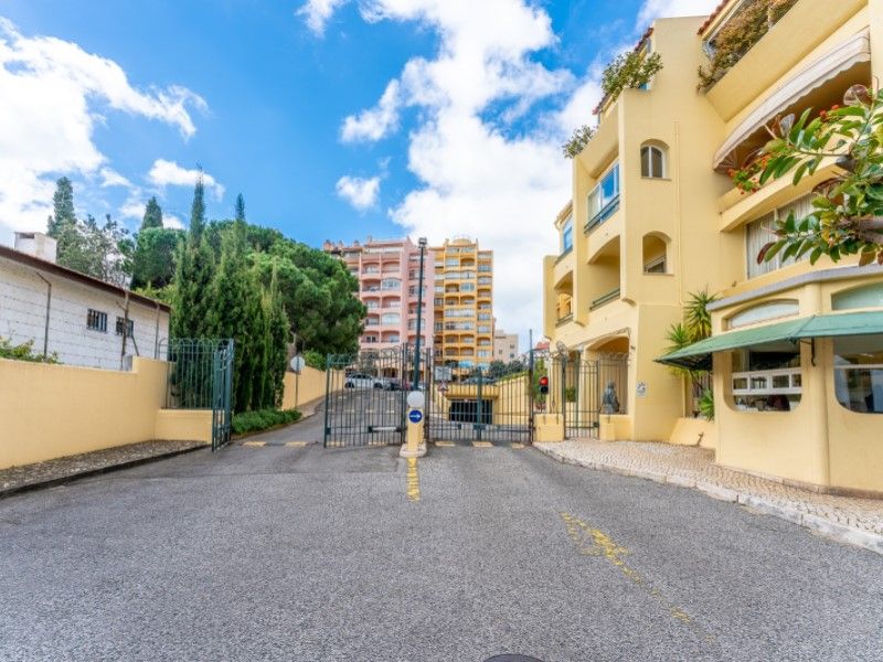 apartment 11 Rooms for sale on Cascais (2750) Sale Apartment Cascais 11 Rooms