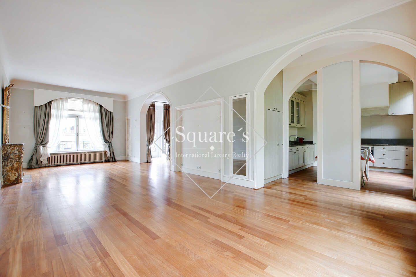 house 12 Rooms for sale on Neuilly-sur-Seine (92200) Sale House Neuilly-sur-Seine 12 Rooms 360 m²