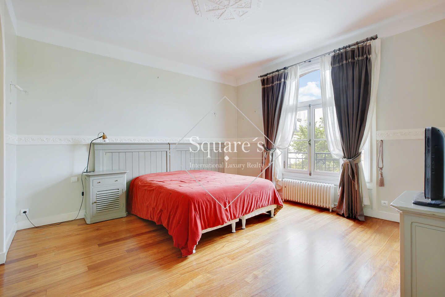 house 12 Rooms for sale on Neuilly-sur-Seine (92200)
