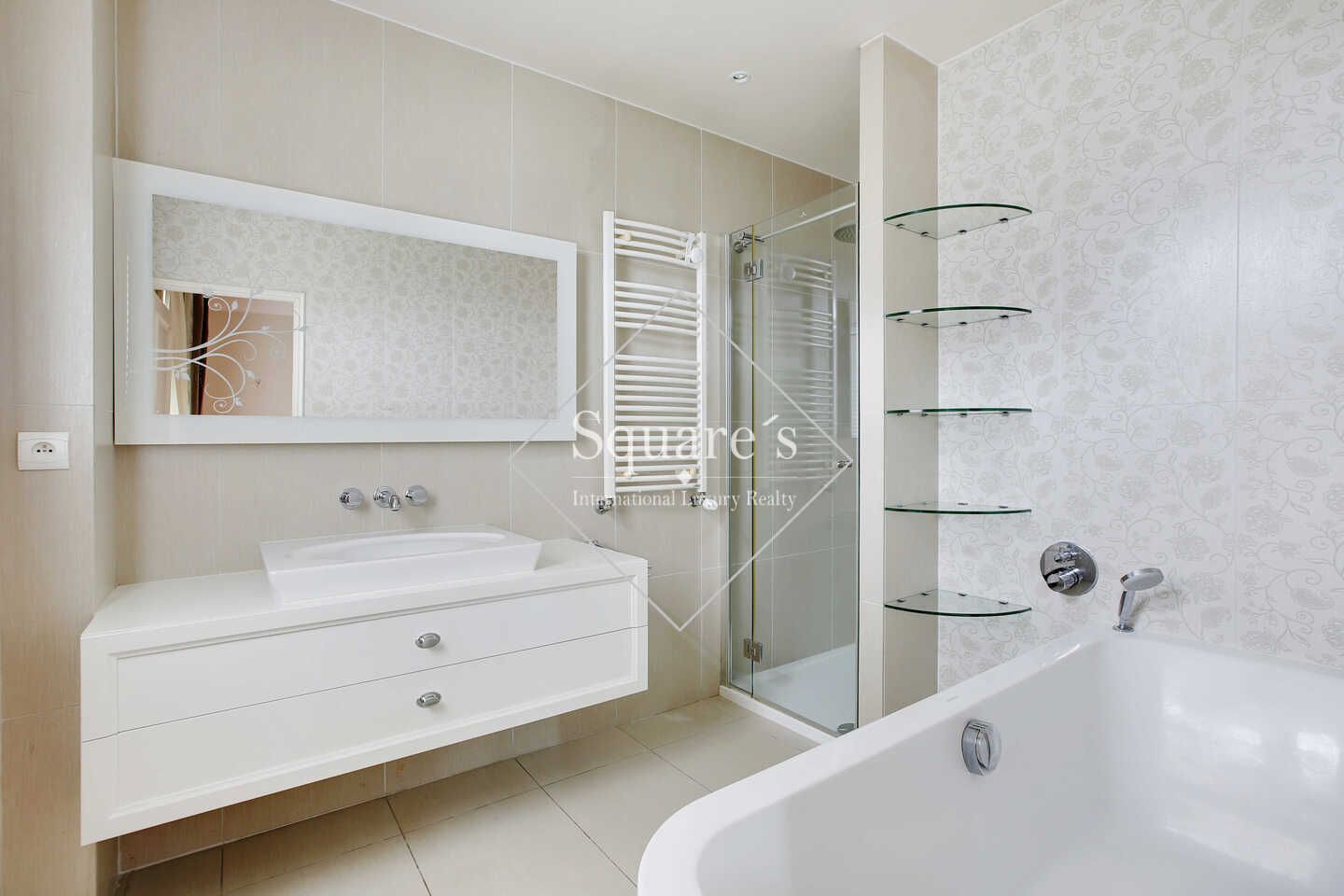 house 12 Rooms for sale on Neuilly-sur-Seine (92200)