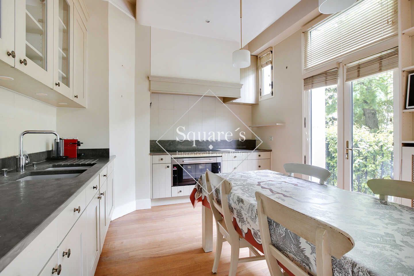 house 12 Rooms for sale on Neuilly-sur-Seine (92200)