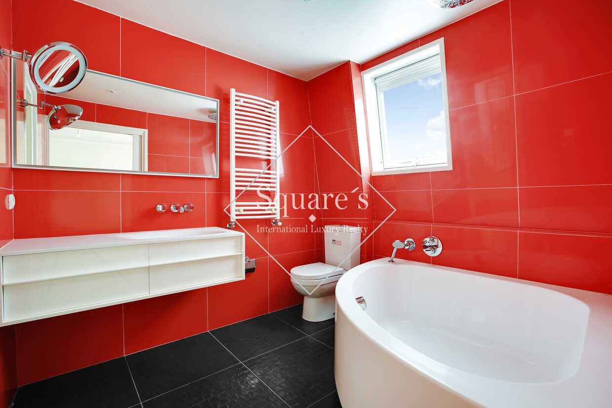 house 12 Rooms for sale on Neuilly-sur-Seine (92200)