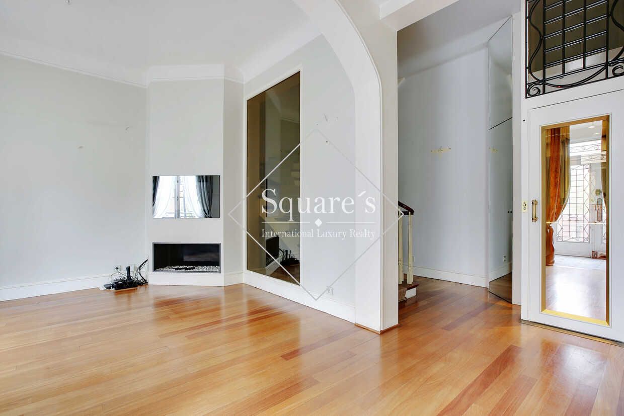 house 12 Rooms for sale on Neuilly-sur-Seine (92200)