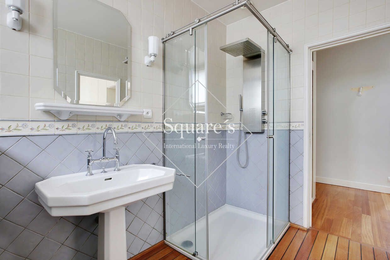 house 12 Rooms for sale on Neuilly-sur-Seine (92200)