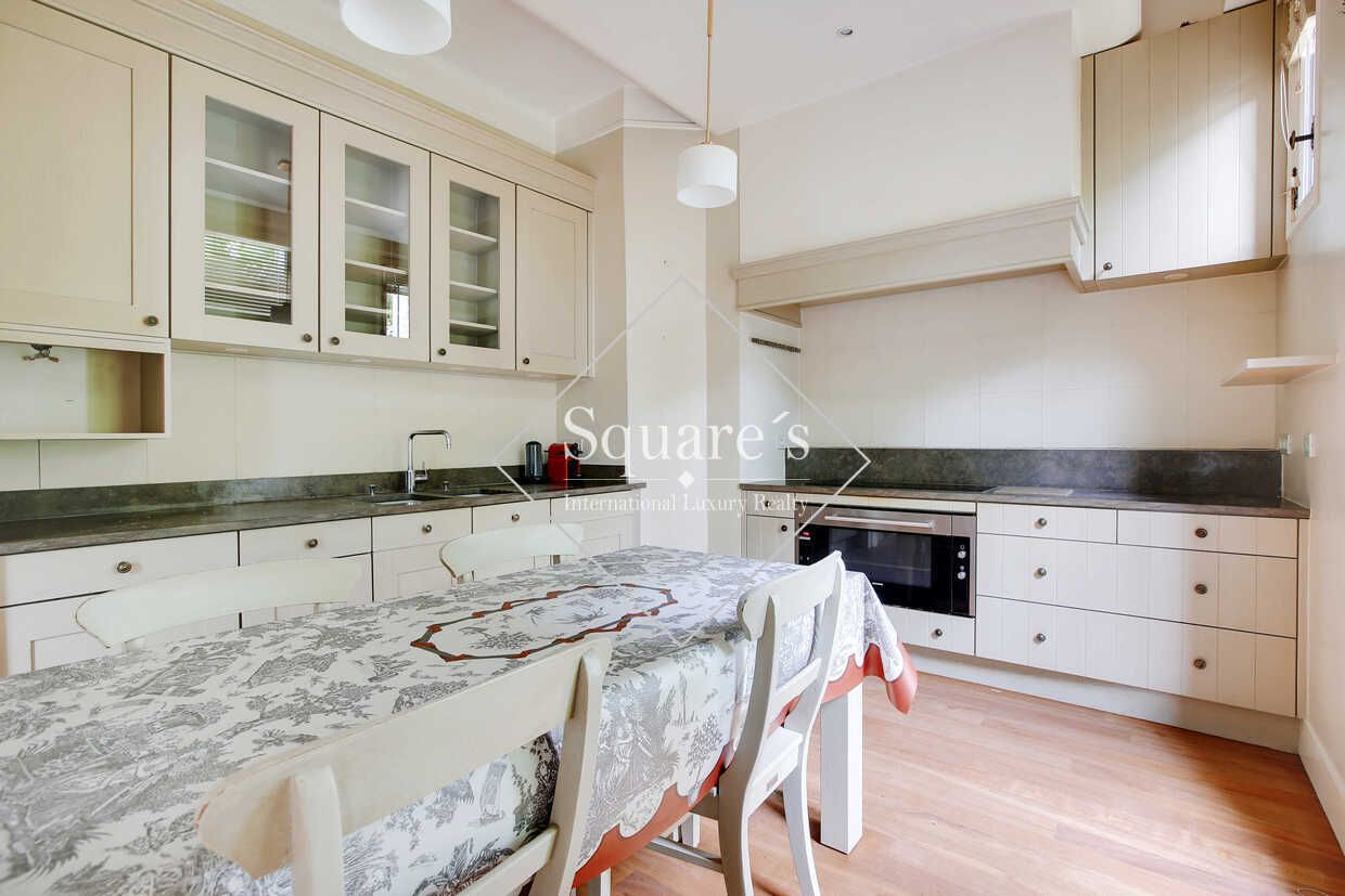 house 12 Rooms for sale on Neuilly-sur-Seine (92200)