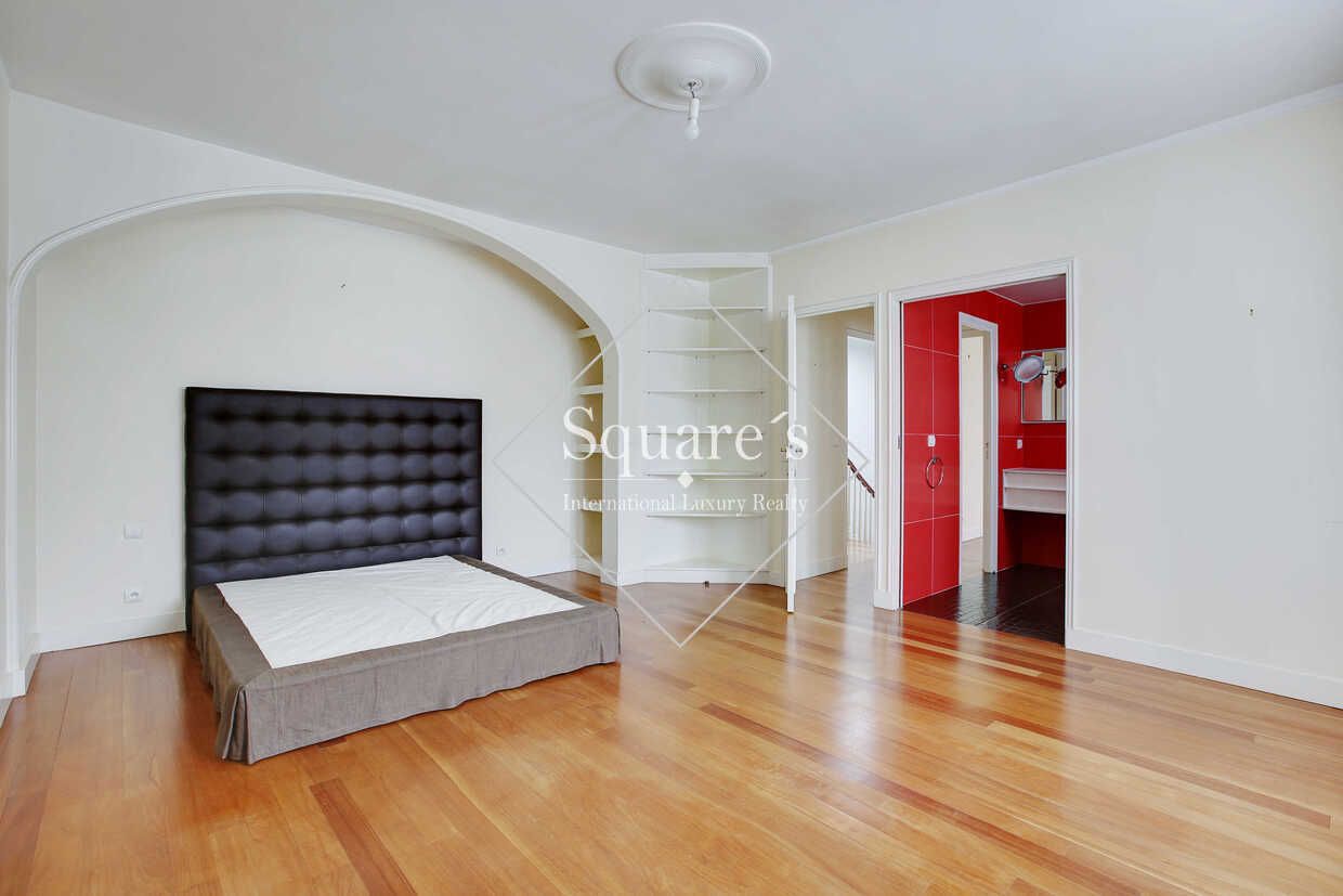 house 12 Rooms for sale on Neuilly-sur-Seine (92200)