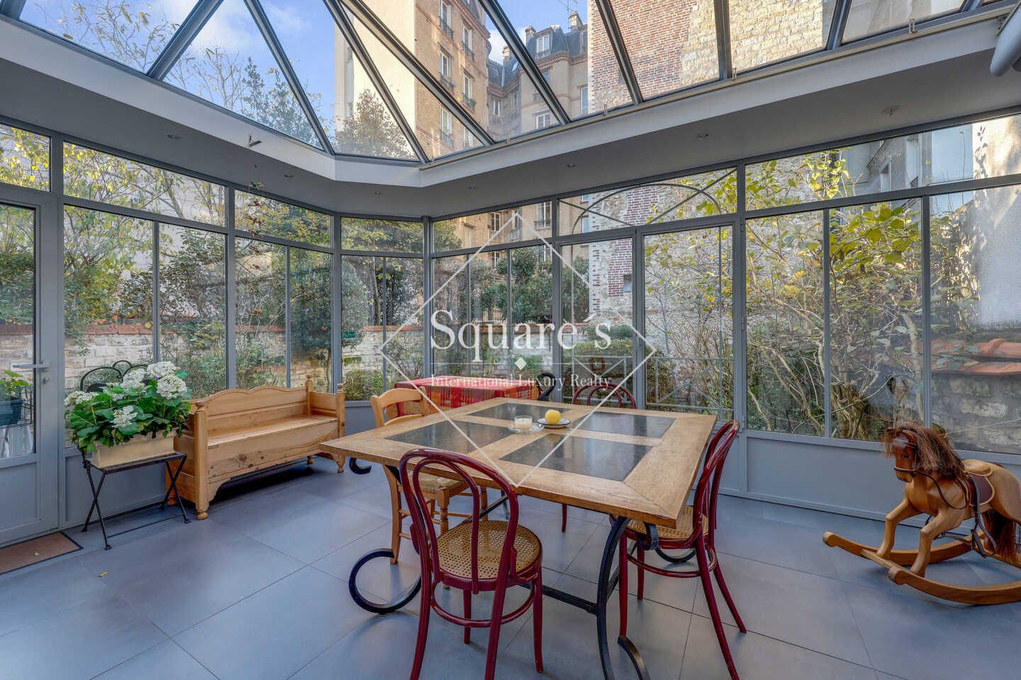 house 9 Rooms for sale on Asnières (92600)