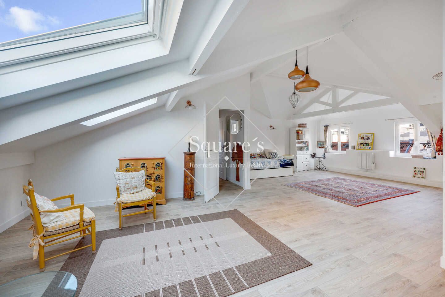 house 9 Rooms for sale on Asnières (92600)