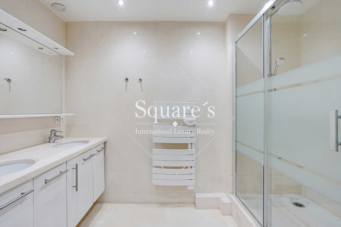 apartment 7 Rooms for sale on Neuilly-sur-Seine (92200)