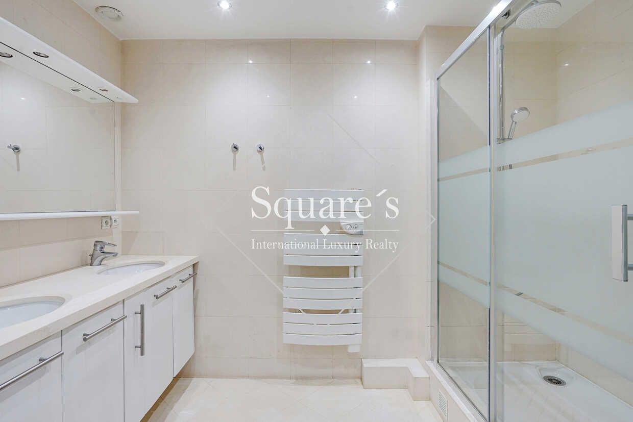 apartment 7 Rooms for sale on Neuilly-sur-Seine (92200)