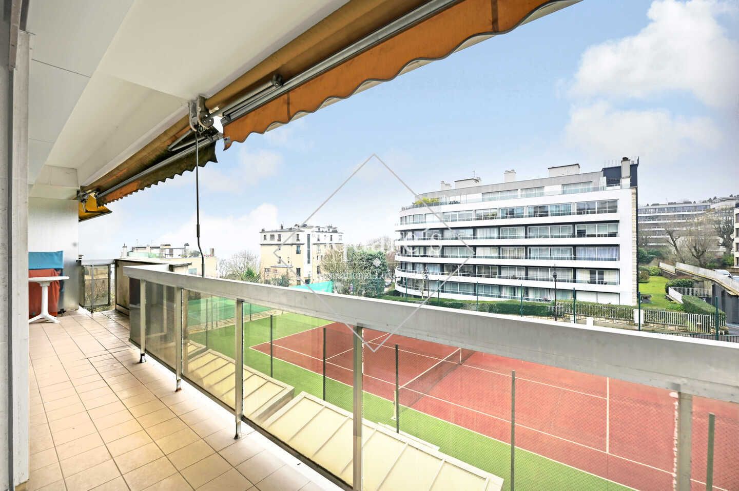 apartment 4 Rooms for sale on Saint-Cloud (92210) Sale Apartment Saint-Cloud 4 Rooms 103 m²