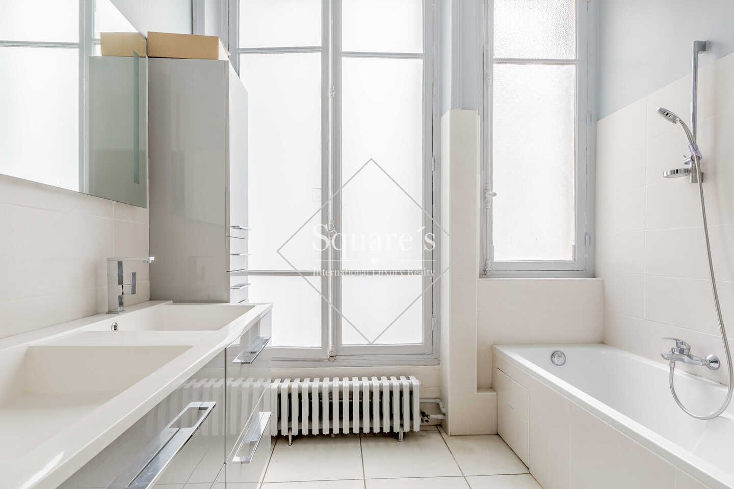 apartment 7 Rooms for sale on Paris 17ème (75017)