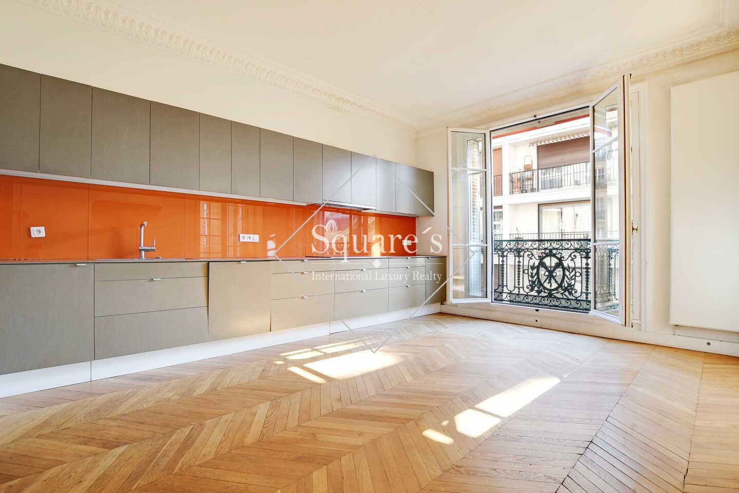 Sale Apartment Paris 16ème 6 Rooms 168 m²