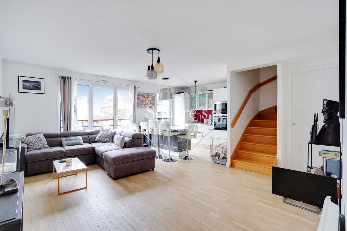 apartment 4 Rooms for sale on Suresnes (92150)