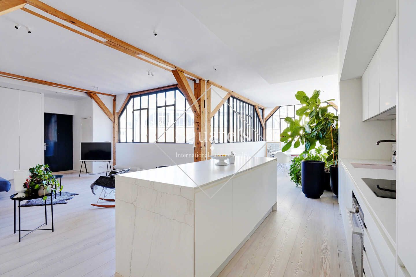 apartment 5 Rooms for sale on Paris 18ème (75018) Sale Apartment Paris 18ème 5 Rooms 124 m²