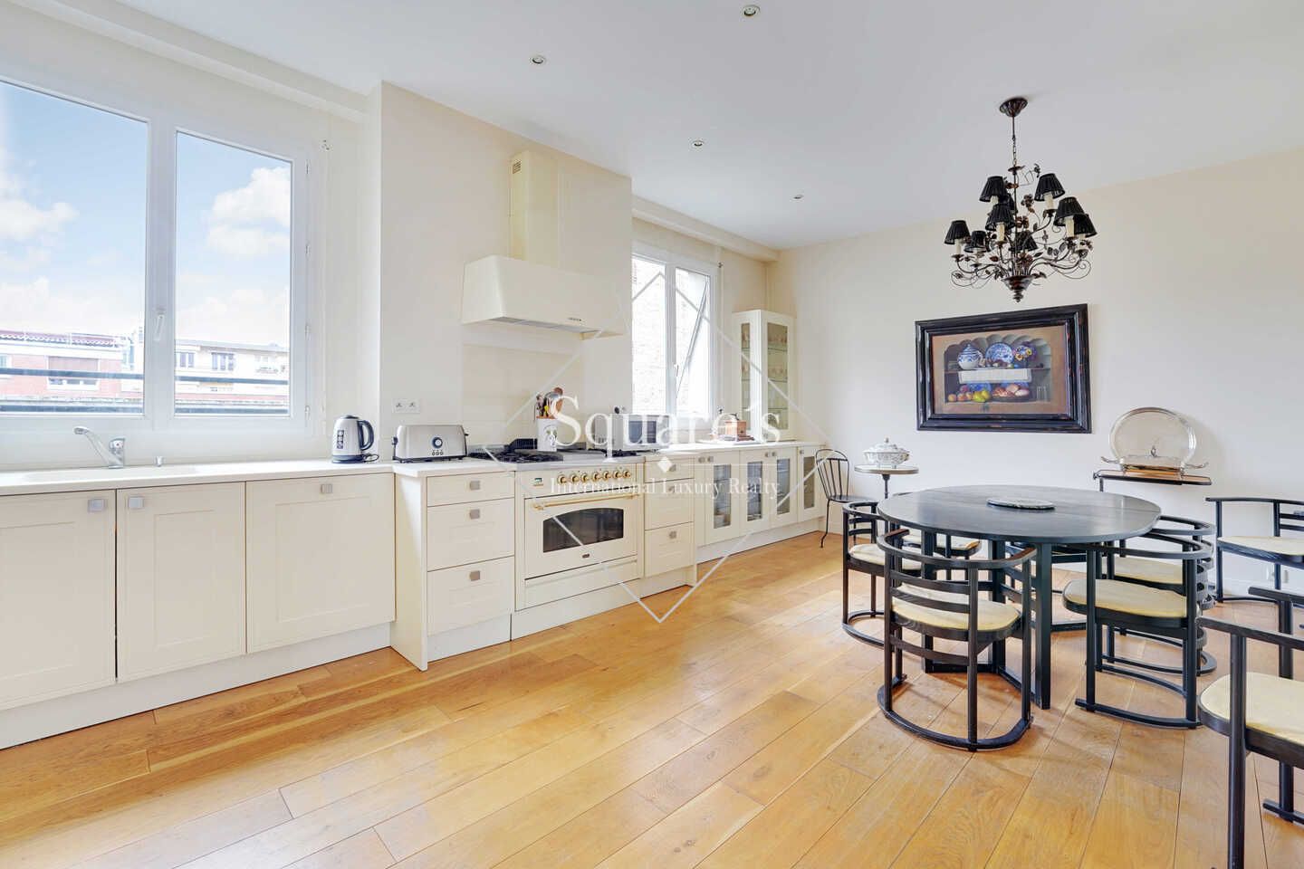 apartment 6 Rooms for sale on Neuilly-sur-Seine (92200) Sale Apartment Neuilly-sur-Seine 6 Rooms 145 m²