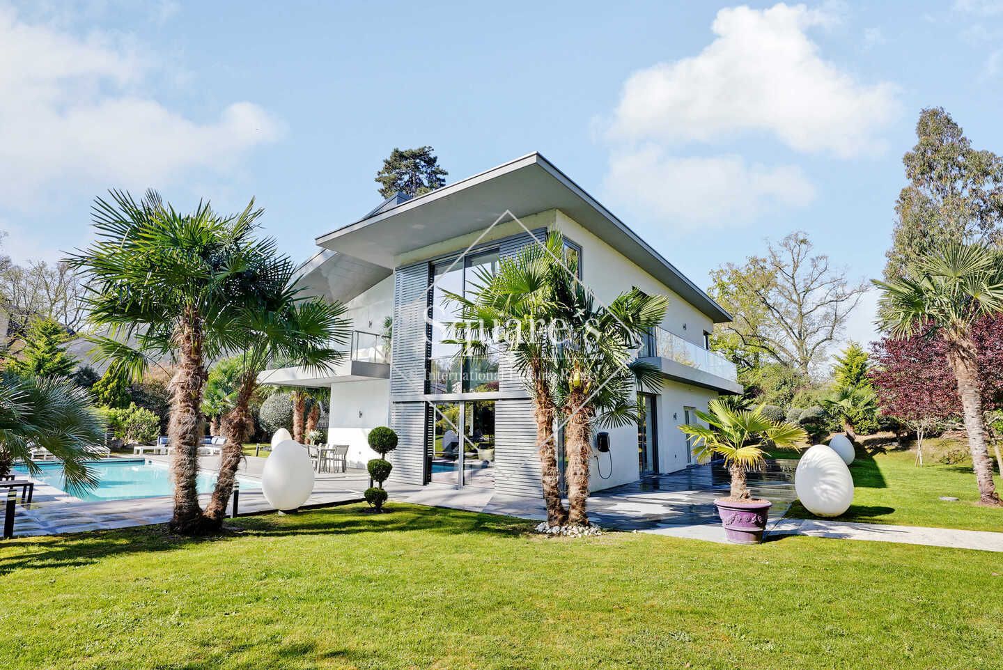 house 6 Rooms for sale on Rueil  Malmaison (92500)