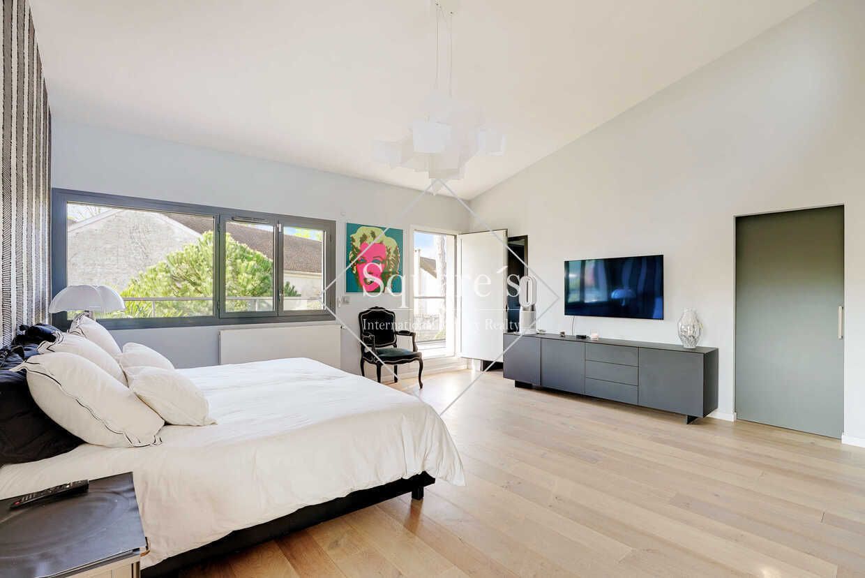 house 6 Rooms for sale on Rueil  Malmaison (92500)