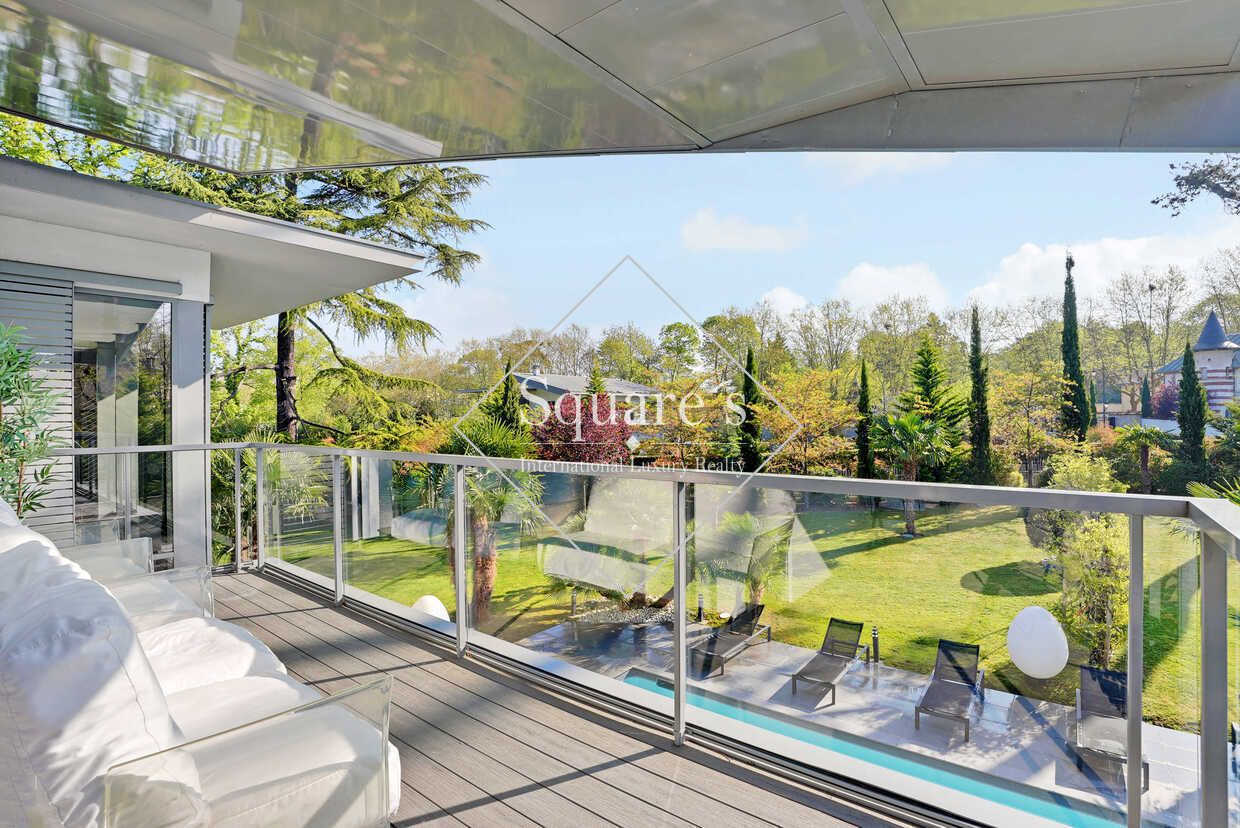 house 6 Rooms for sale on Rueil  Malmaison (92500)