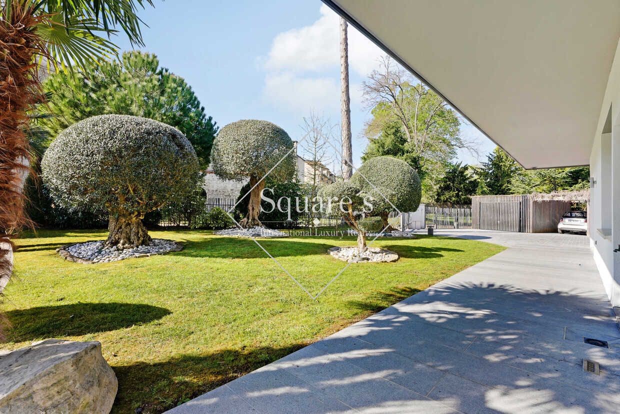 house 6 Rooms for sale on Rueil  Malmaison (92500)