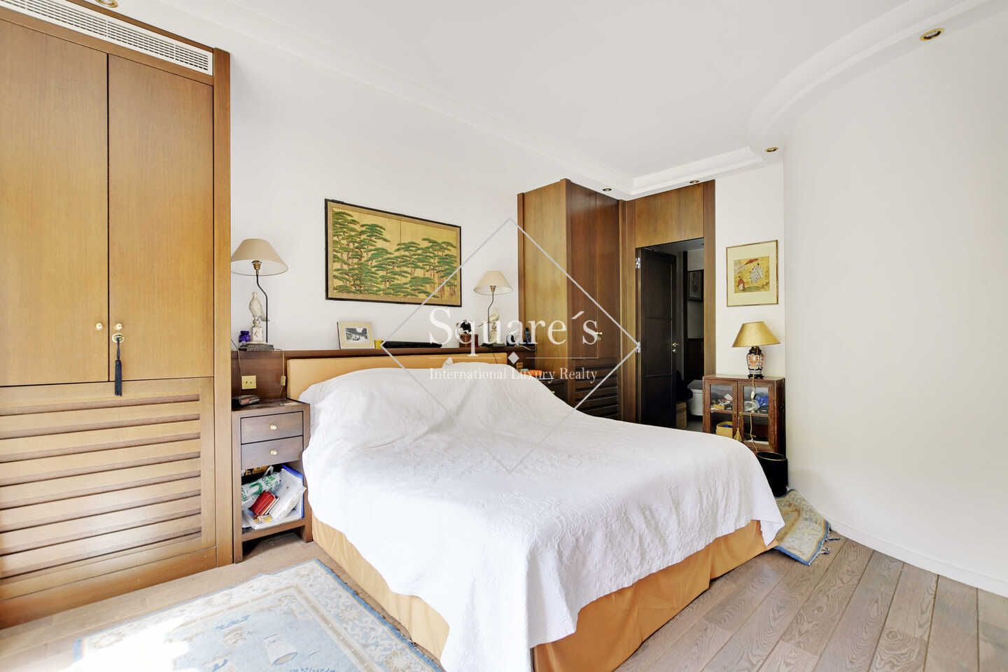 apartment 4 Rooms for sale on Neuilly-sur-Seine (92200)