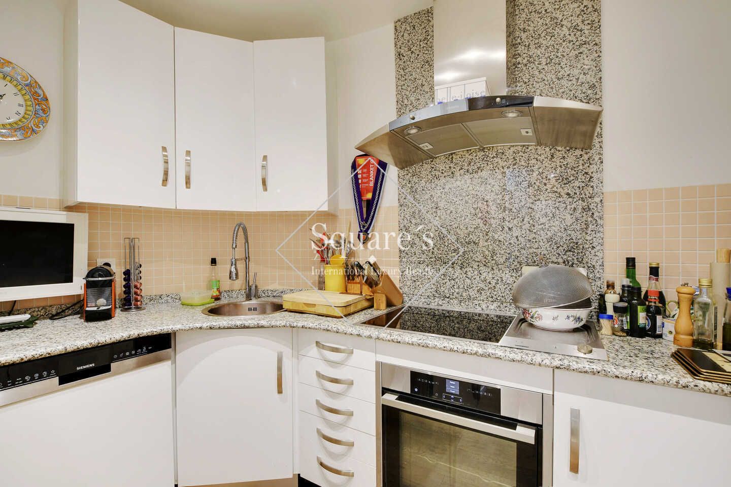 apartment 4 Rooms for sale on Neuilly-sur-Seine (92200)