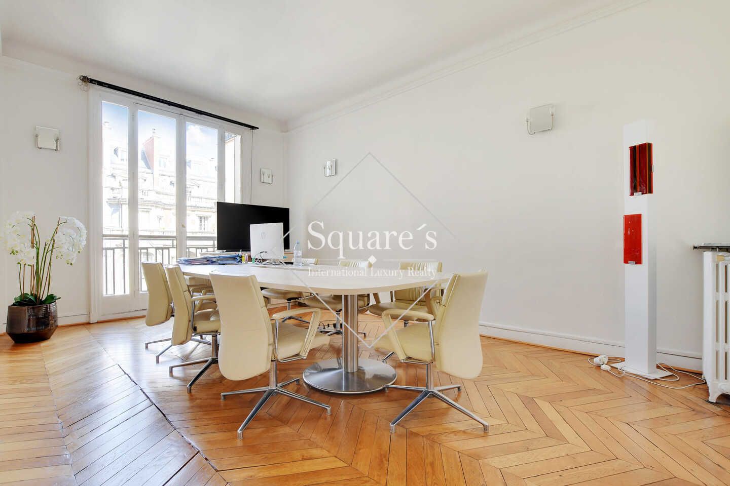 apartment 5 Rooms for sale on Paris 16ème (75016) Sale Apartment Paris 16ème 5 Rooms 132 m²