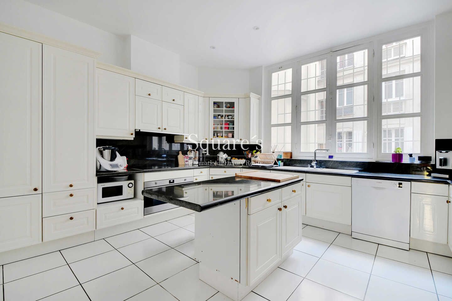 apartment 6 Rooms for sale on Paris 17ème (75017)