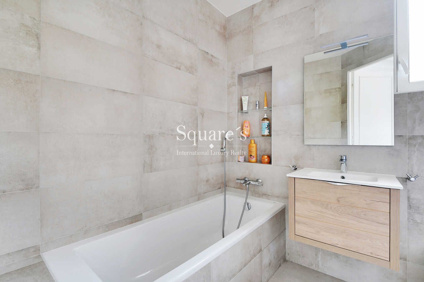 apartment 6 Rooms for sale on Paris 17ème (75017)